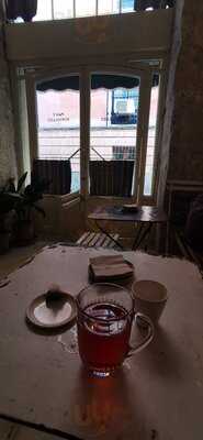 Pan Y Pepinillos Café