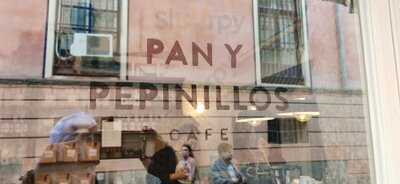 Pan Y Pepinillos Café