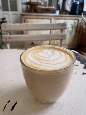 Pan Y Pepinillos Café