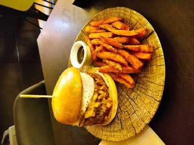 Mr. Majo's - Photo 7