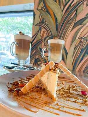 Mama Queen Café Y Copas