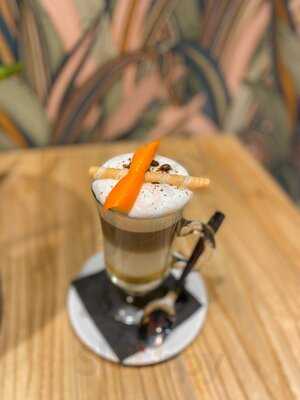 Mama Queen Café Y Copas