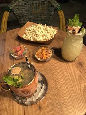 Mama Queen Café Y Copas