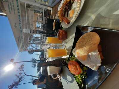 Simmy's Beach Café And Bar