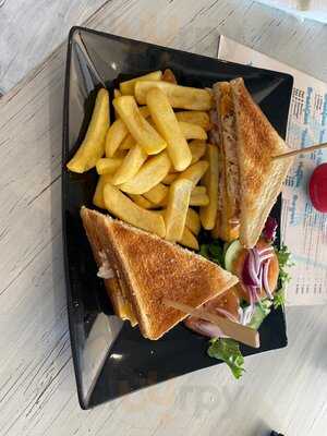 Simmy's Beach Café And Bar