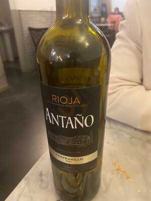 Holiday Bar & Restaurant