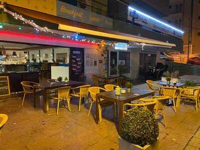 Summers Food & Lounge