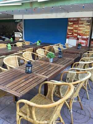 Summers Food & Lounge