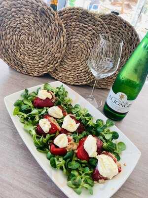 La Tahona Cafetería - Photo 7