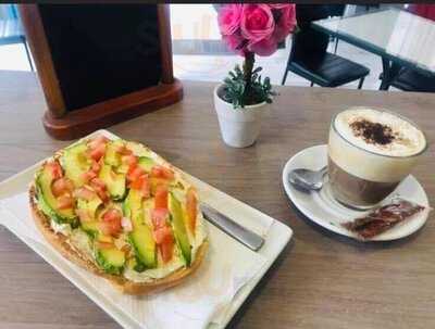 La Tahona Cafetería - Photo 8