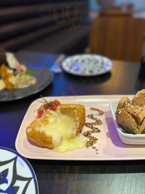 El 32 - Food, Drinks & Music