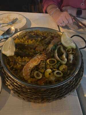 Almi - Tapas Bar Restaurant