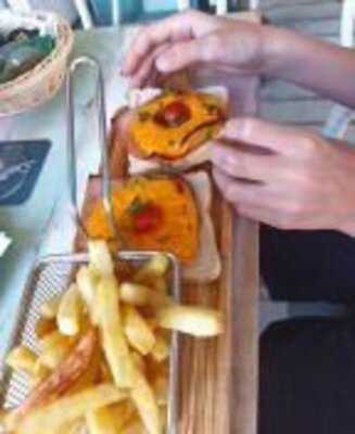 Capri Bar & Restaurant