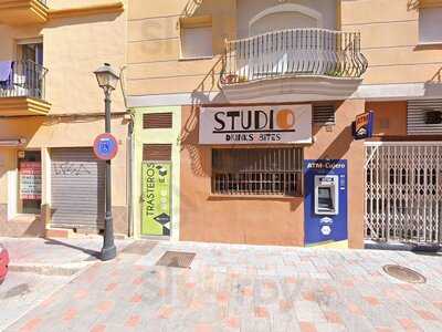 Studio - Lounge & Bar -