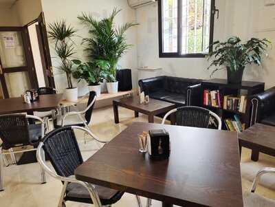 Hideout Bar And Cafe