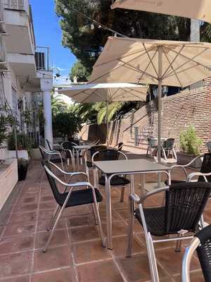 Hideout Bar And Cafe