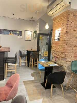 Buen Rollito Sushi Bar