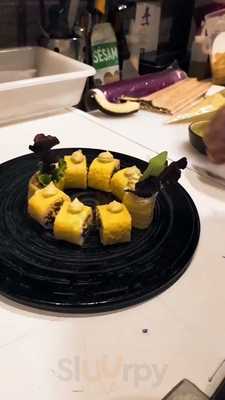 Buen Rollito Sushi Bar