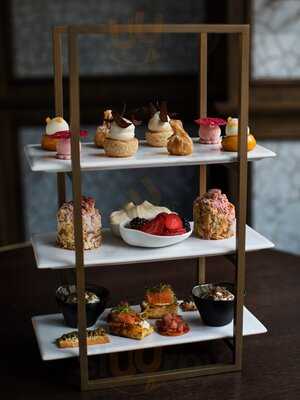 El Patio At Four Seasons Hotel Madrid