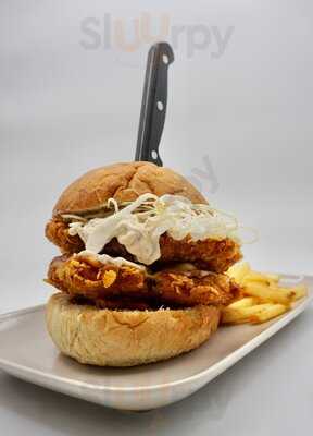 El Sombrerero Loco Burger Bar