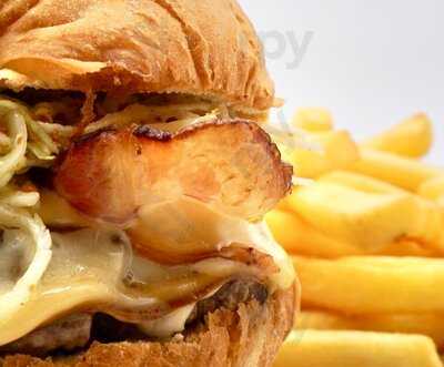 El Sombrerero Loco Burger Bar