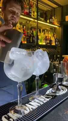 Black&gold Cocktail Bar