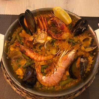 Regina Restaurant - Photo 7