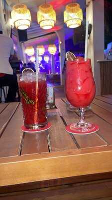 MahĀyĀ Restaurant Sunset Club