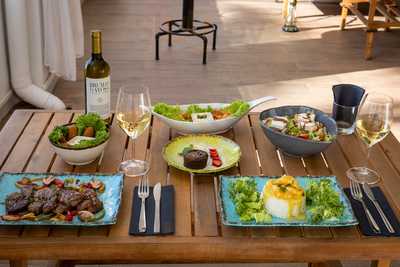 MahĀyĀ Restaurant Sunset Club