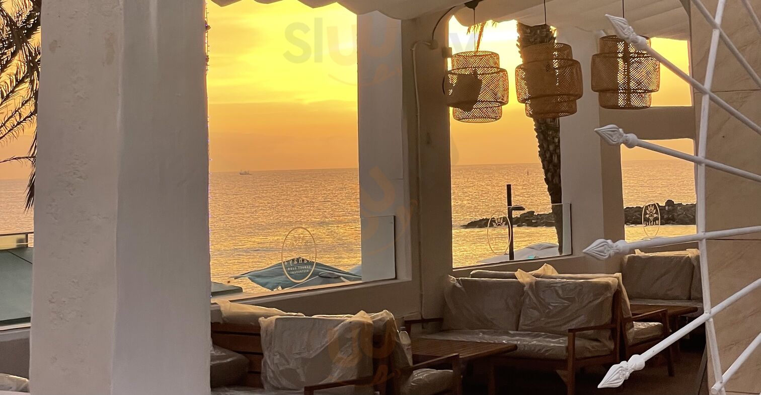 MahĀyĀ Restaurant Sunset Club