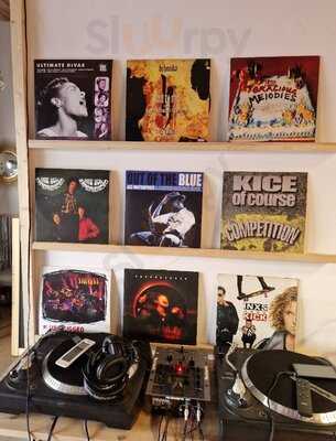 Standard Coffee And Vinyls Club