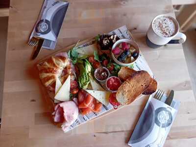 Standard Coffee And Vinyls Club