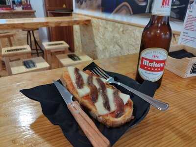 De Fábula Vinoteca Y Jamonería