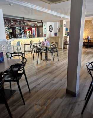 Queens Hotel Showbar And Lounge Bar