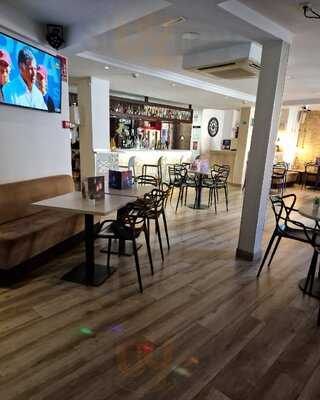 Queens Hotel Showbar And Lounge Bar