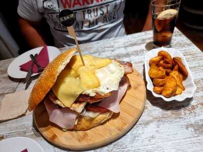 El Bunker Bar-restaurant