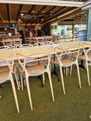 The Old Fox Sports Bar