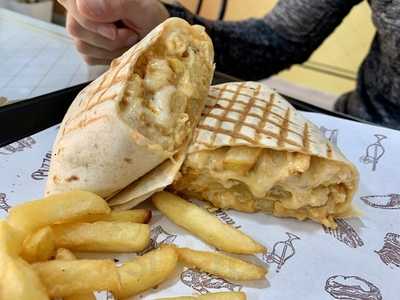 D'snaks Halal Restaurant