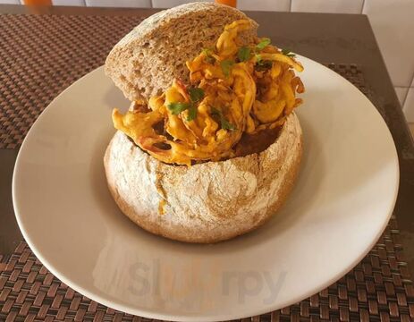 La Cicada Bar & Bistro