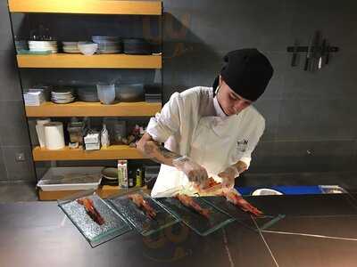 YŪgen Hard Working Sushi