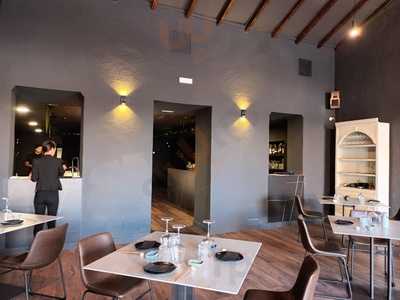 YŪgen Hard Working Sushi