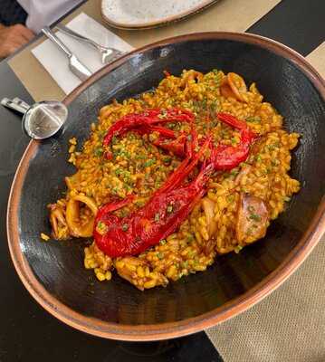 33-45 Mitjana Sound Restaurant