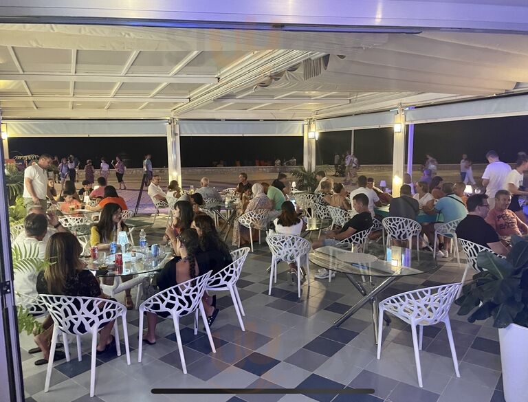 Vista Al Mar Restaurants