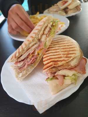 Karinas Cafe & Burger Bar