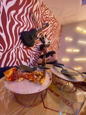 Chicago Style Pizza Ferraz