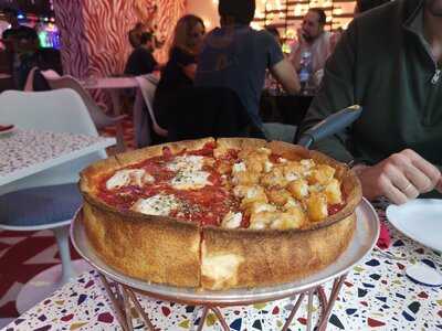 Chicago Style Pizza Ferraz