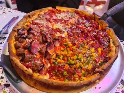 Chicago Style Pizza Ferraz