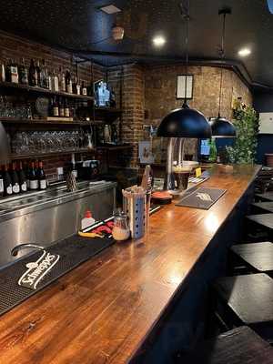 Blukla - Food & Cocktail Bar