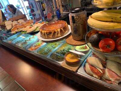 La Piscina Café & Bar