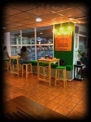 La Piscina Café & Bar